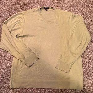 Light green LG v-neck Men’s sweater